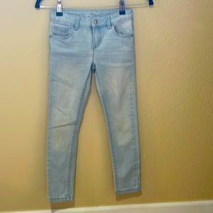 Girl’s light blue skinny jeans